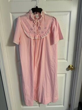 Vintage Soft Pink Embroidered Women's Nightgown with Ruffle Yoke